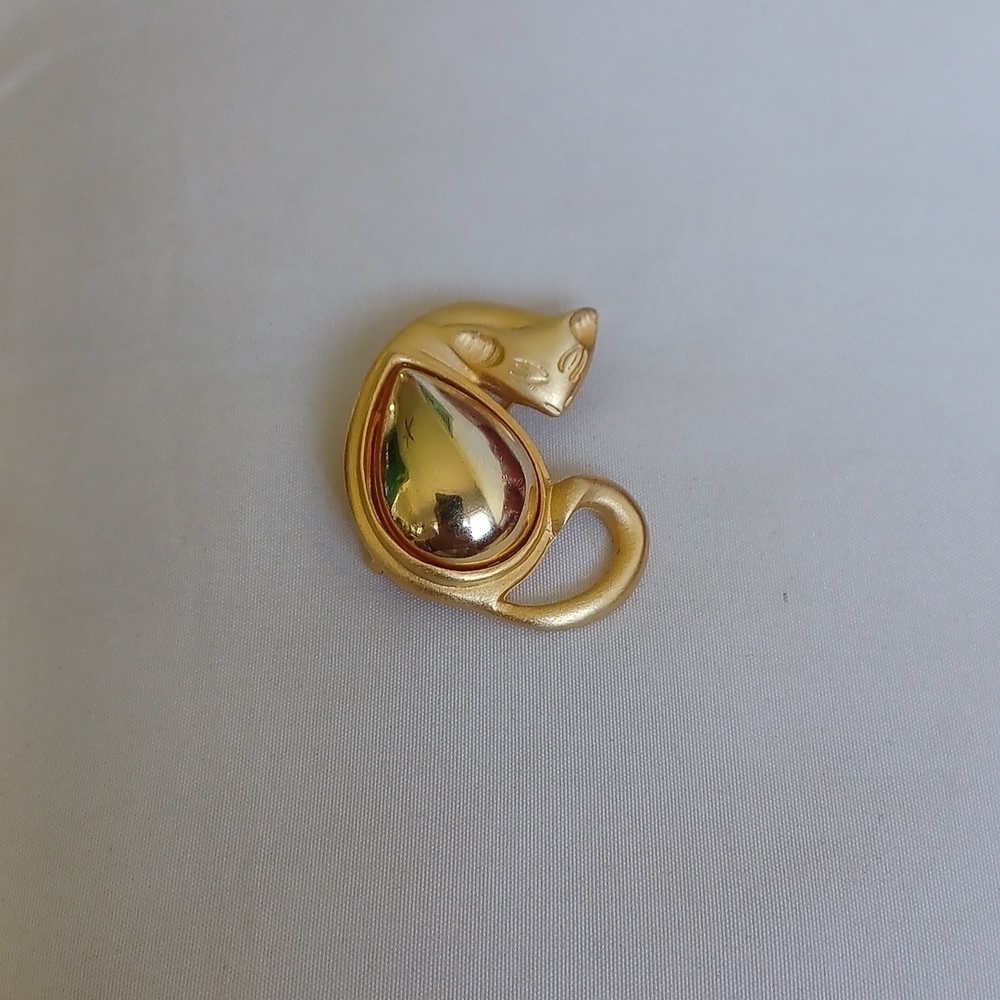 Sweet Vintage Siamese Cat Brooch, two-toned gold, can be hung as necklace, 1980s